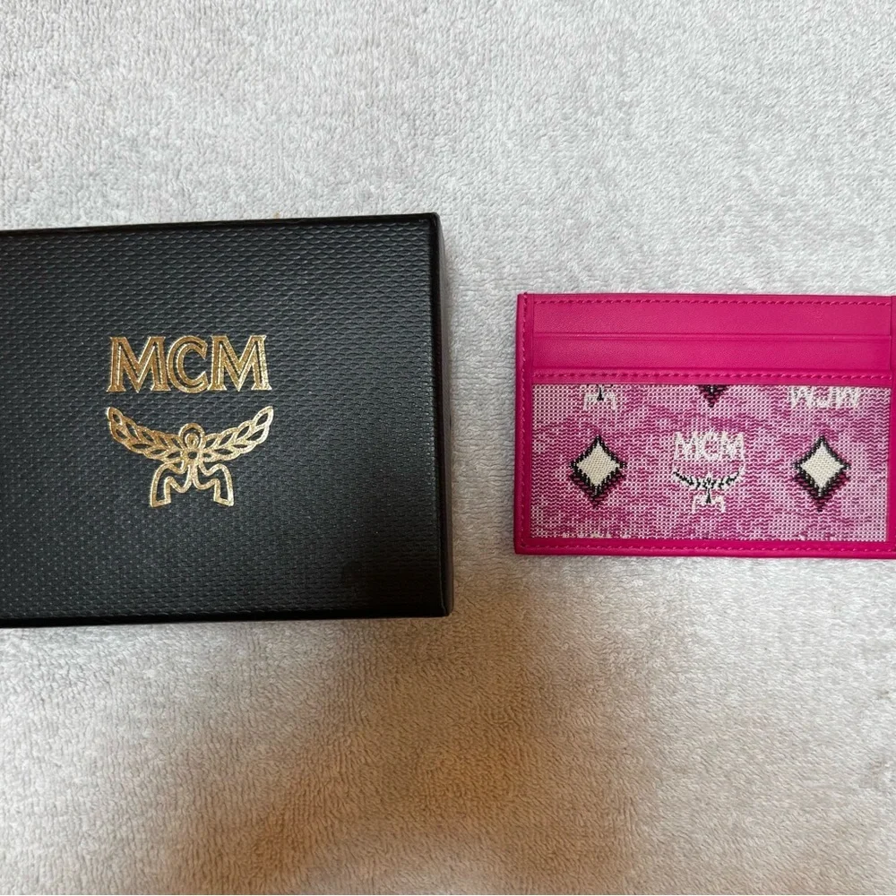 MCM Pink and White Card Holder NWT ALL INCLUSIVE
